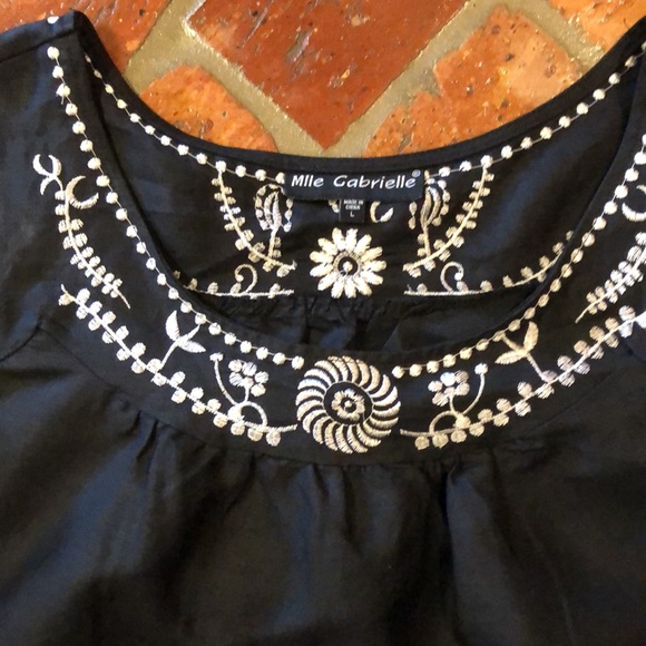 Mlle Gabrielle Ramie blend black pull over with white embroidery top szL - Picture 2 of 8